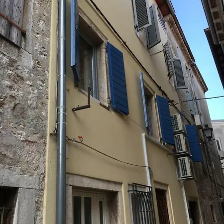 Biritin Apartment *